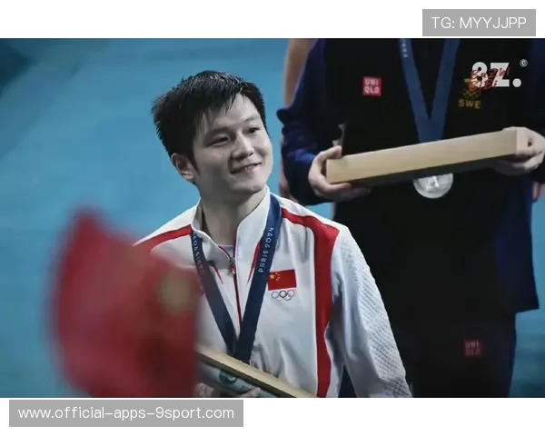 樊振东3-0胜出,教练合影彰显体育精神,樊振东最新的比赛视频2021